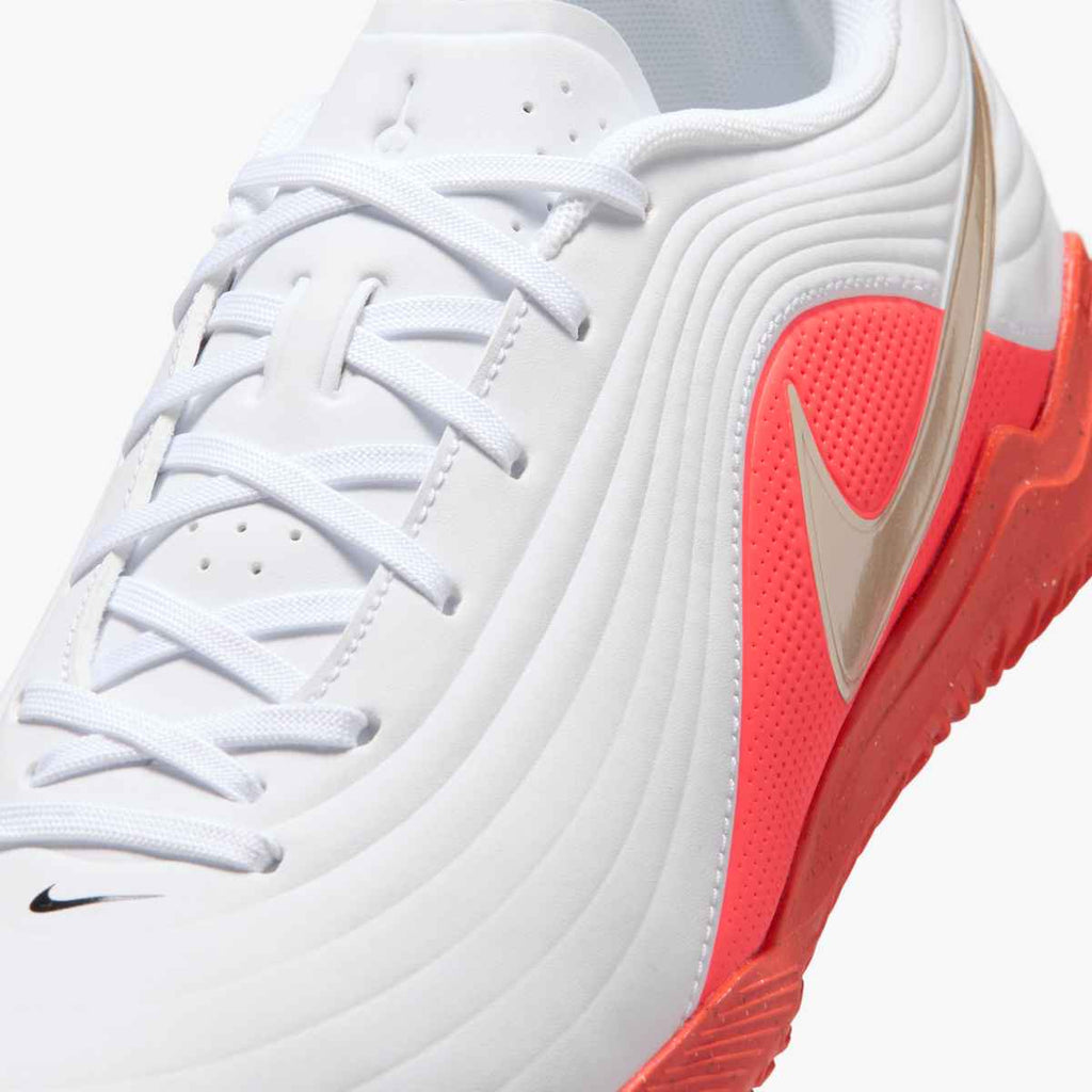 Nike Tiempo Maestro Club Indoor/Court Low-Top Soccer Shoes product image 9, provided for visual reference and product detail