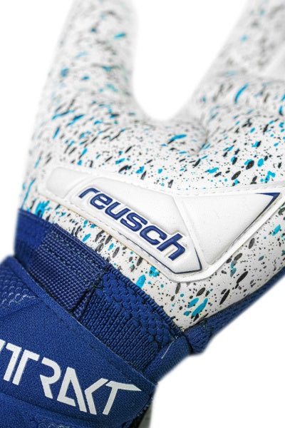 REUSCH Attrakt Freegel Fusion Ortho-Tec Goalkeeper Glove product image 4, provided for visual reference and product detail