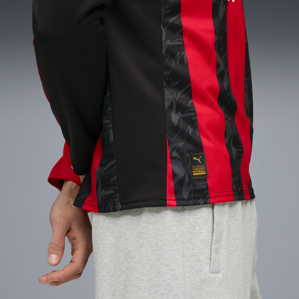 Puma AC Milan Men Home Replica Long Sleeve Jersey 25/26 product image 5, provided for visual reference and product detail