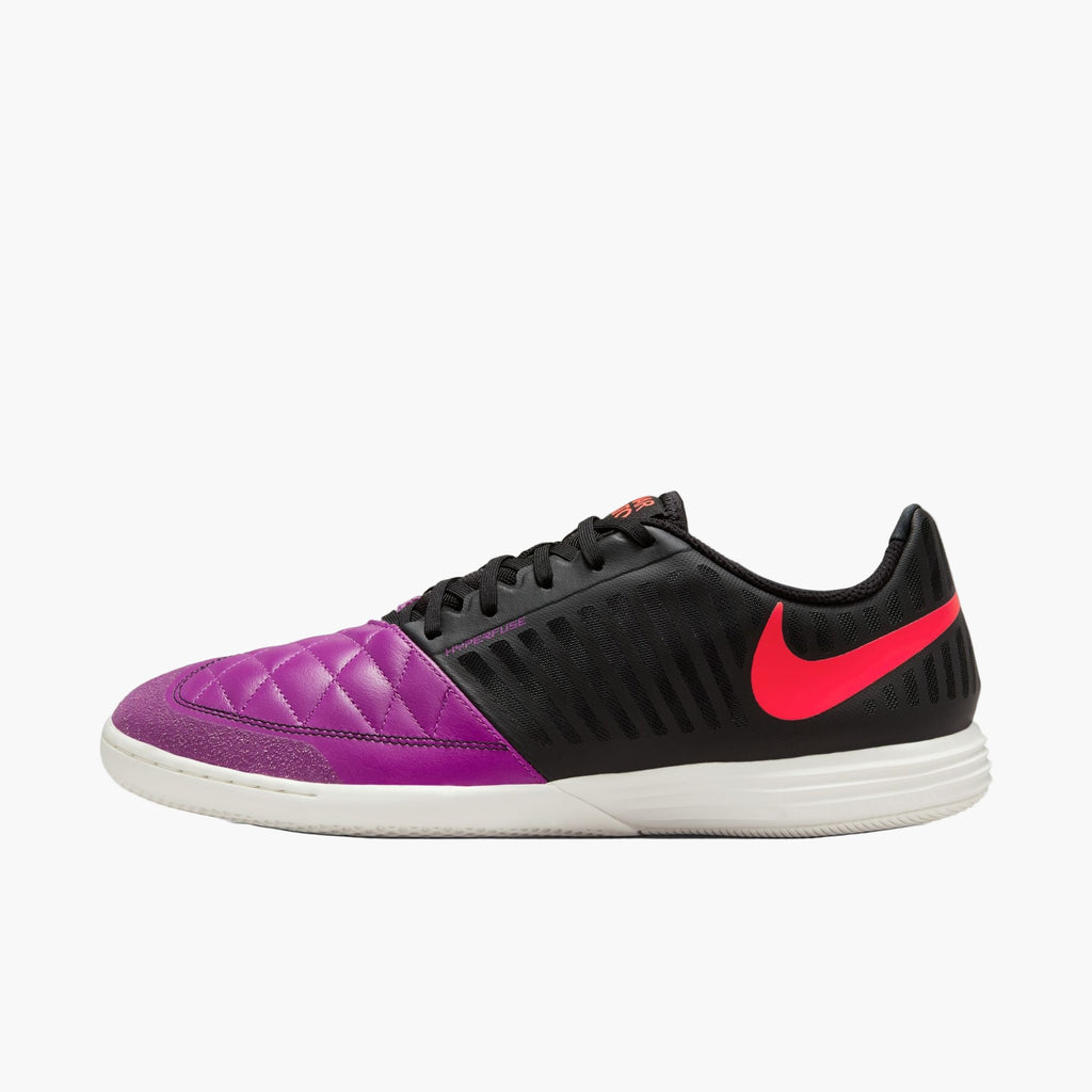 Nike Lunargato II Indoor/Court Low-Top Soccer Shoes product image 1, provided for visual reference and product detail review