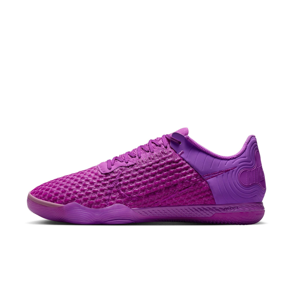 Nike React Gato Indoor/Court Low-Top Soccer Shoes product image 1, provided for visual reference and product detail review