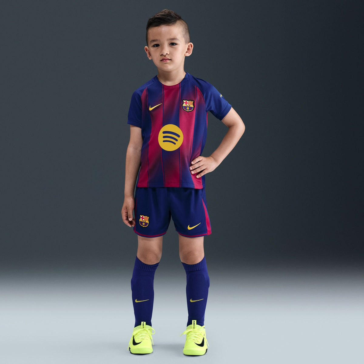 Nike FC Barcelona 2025/26 Stadium Home Little Kids' Soccer Replica 3-Piece Kit product image 1, provided for visual