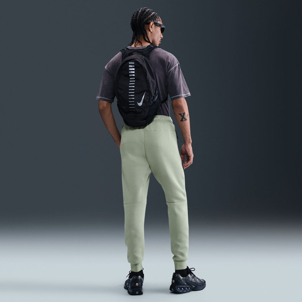 Nike Chelsea FC Tech Men Soccer Fleece Joggers product image 2, provided for visual reference and product detail review