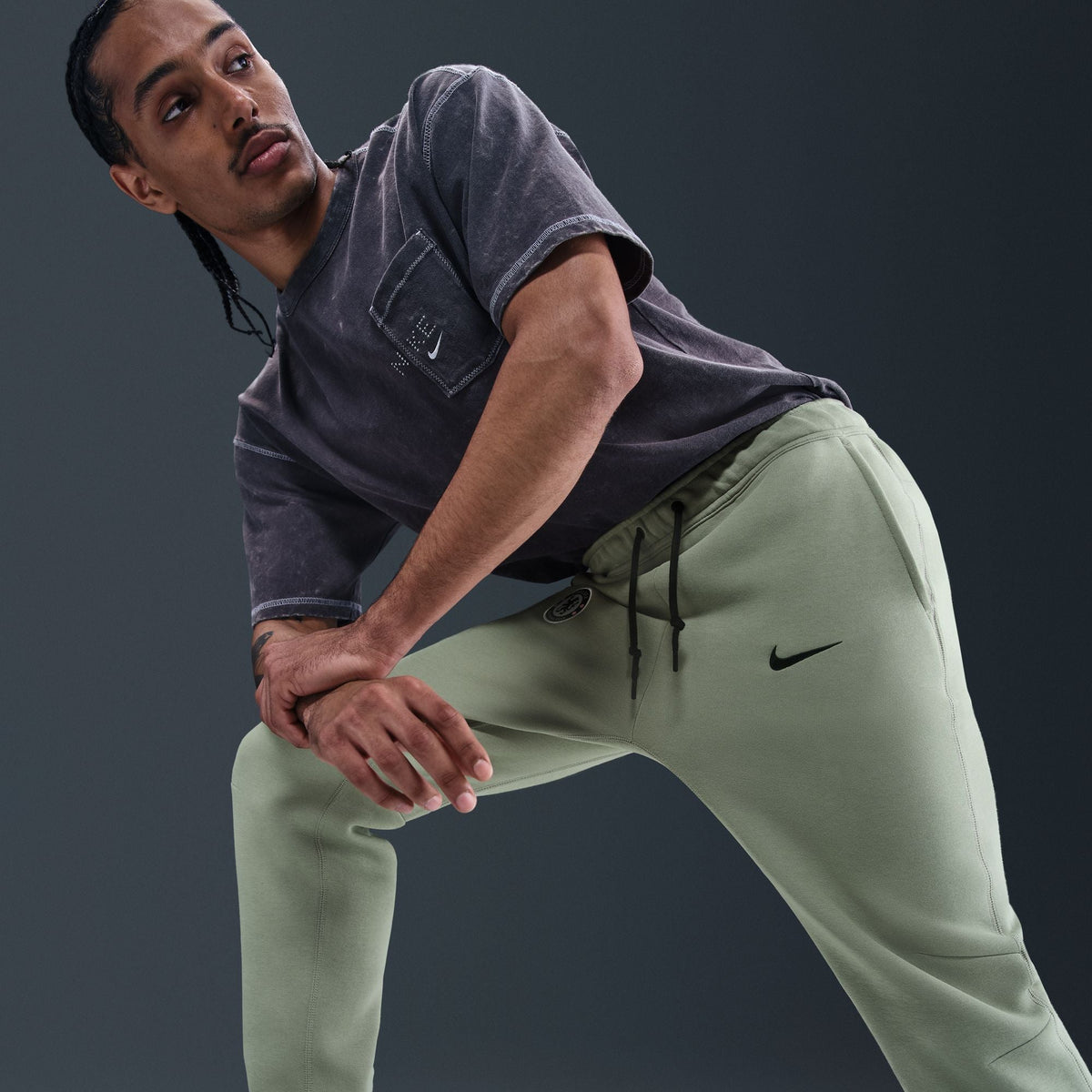 Nike Chelsea FC Tech Men Soccer Fleece Joggers product image 5, provided for visual reference and product detail review