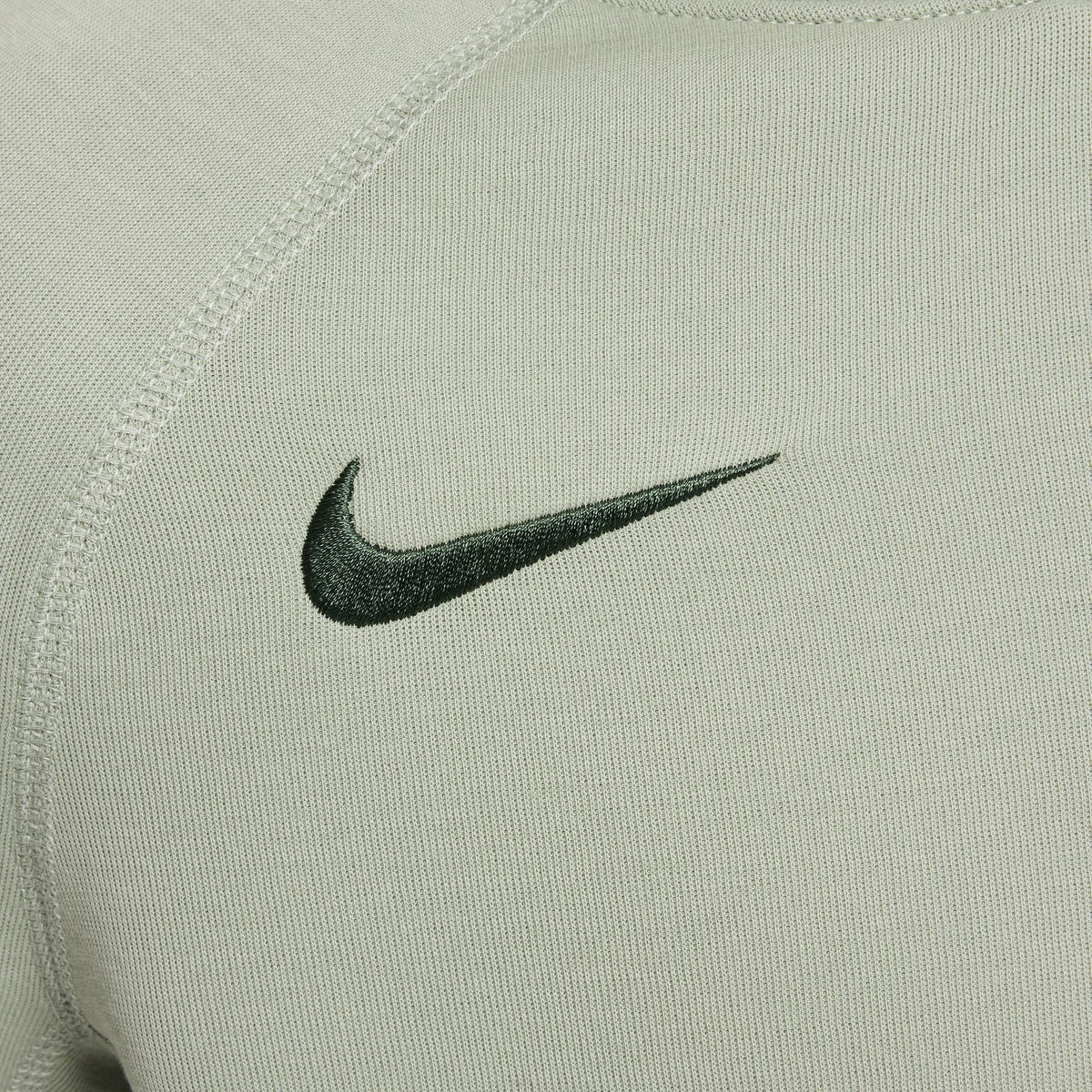 Nike Chelsea FC Tech Big Kids' (Boys') Soccer Fleece Pullover Hoodie product image 4, provided for visual reference and