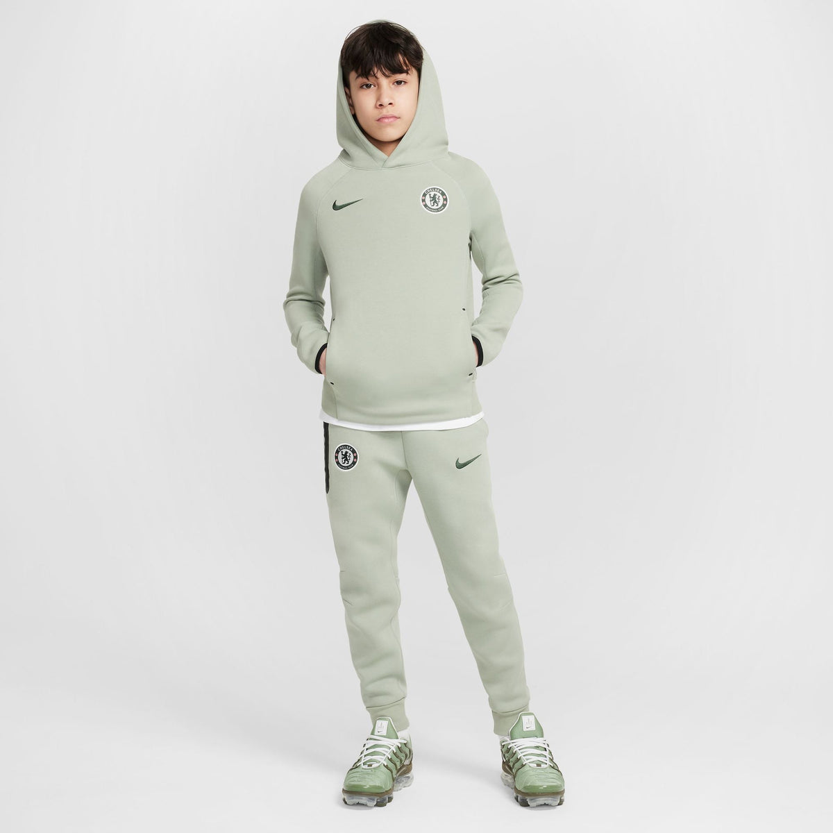 Nike Chelsea FC Tech Big Kids' (Boys') Soccer Fleece Pullover Hoodie product image 8, provided for visual reference and