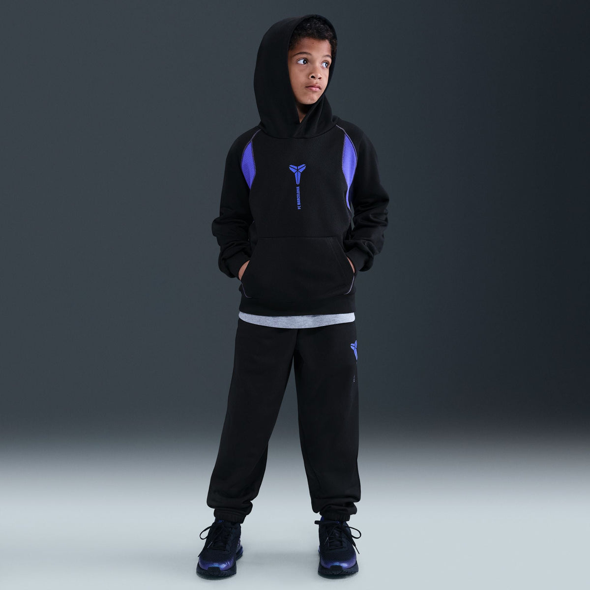Nike FC Barcelona Away Big Kids' Kobe Therma-FIT Soccer Pants product image 1, provided for visual reference and product