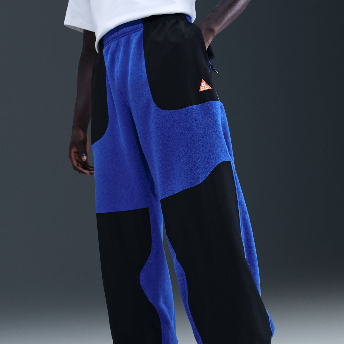 Nike Inter Milan "Wolf Tree" Plus Se Acg Soccer Fleece Pants product image 3, provided for visual reference and product