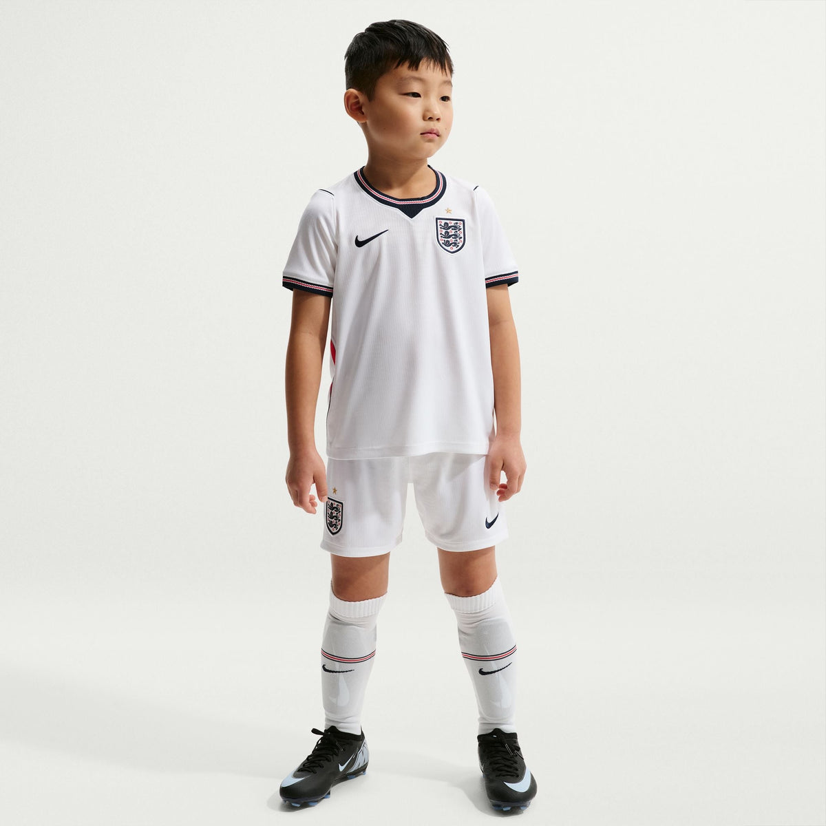 Nike England 2026 Stadium Home Little Kids' Nike Soccer Replica 3-Piece Kit product image 1, provided for visual reference