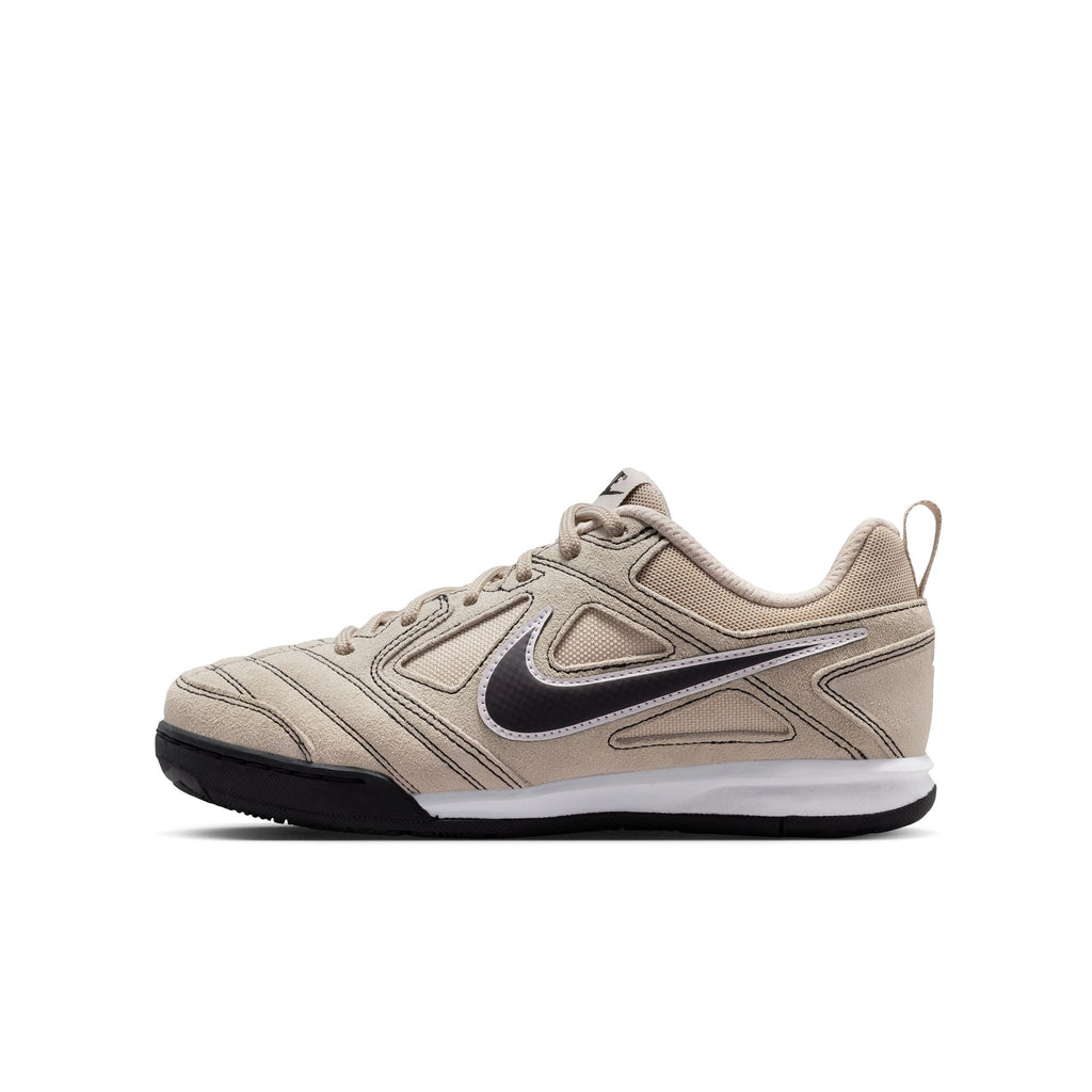 Nike Gato Big Kids' Indoor Soccer Shoes product image 1, provided for visual reference and product detail review