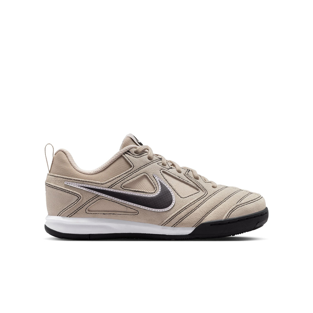 Nike Gato Big Kids' Indoor Soccer Shoes product image 3, provided for visual reference and product detail review