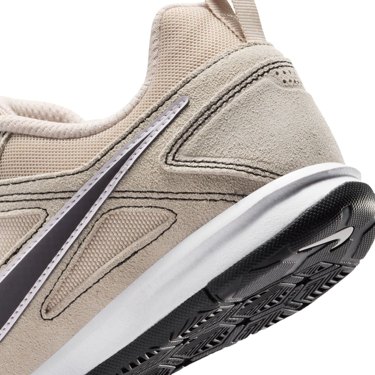 Nike Gato Big Kids' Indoor Soccer Shoes product image 11, provided for visual reference and product detail review