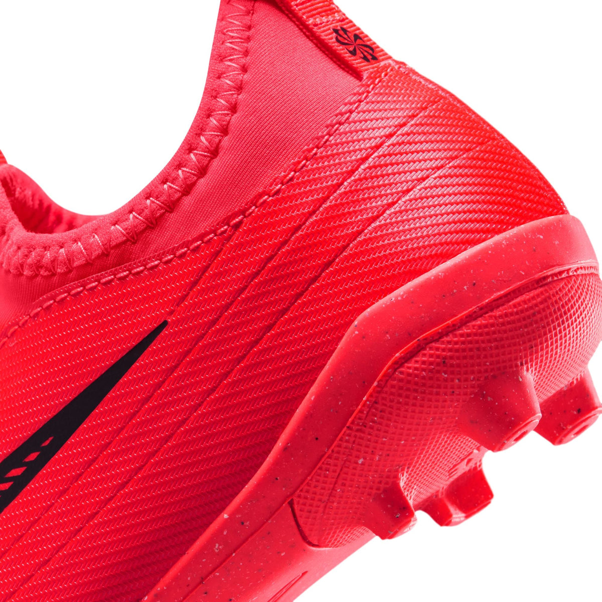 Nike Jr. Mercurial Vapor 17 Club Little Kids' Multi-Ground Low-Top Soccer Cleats product image 10, provided for visual
