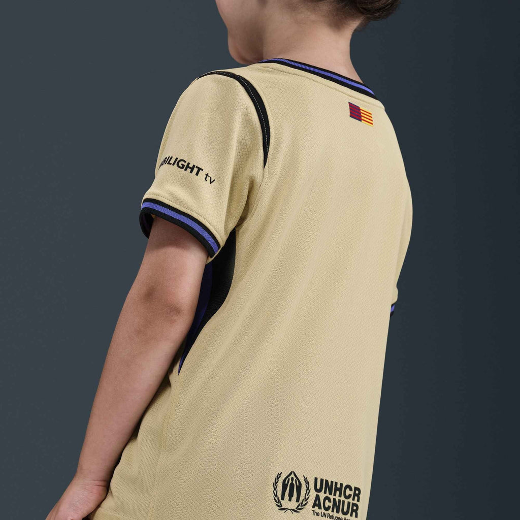 Nike FC Barcelona 2025/26 Little Kids’ Stadium Away Kobe 3-Piece Kit product image 3, provided for visual reference and