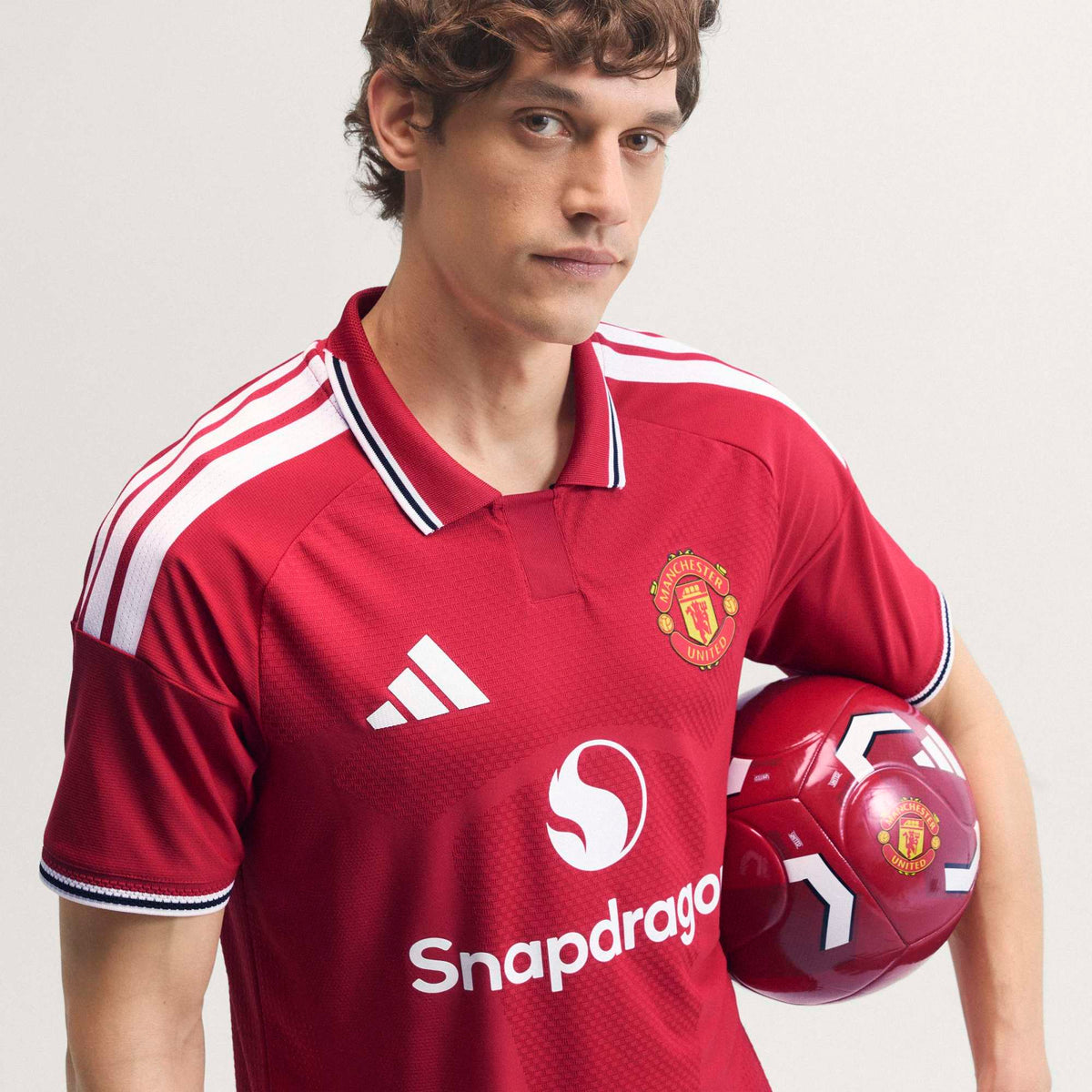 adidas MANCHESTER UNITED 26/27 HOME JERSEY AUTHENTIC product image 7, provided for visual reference and product detail review