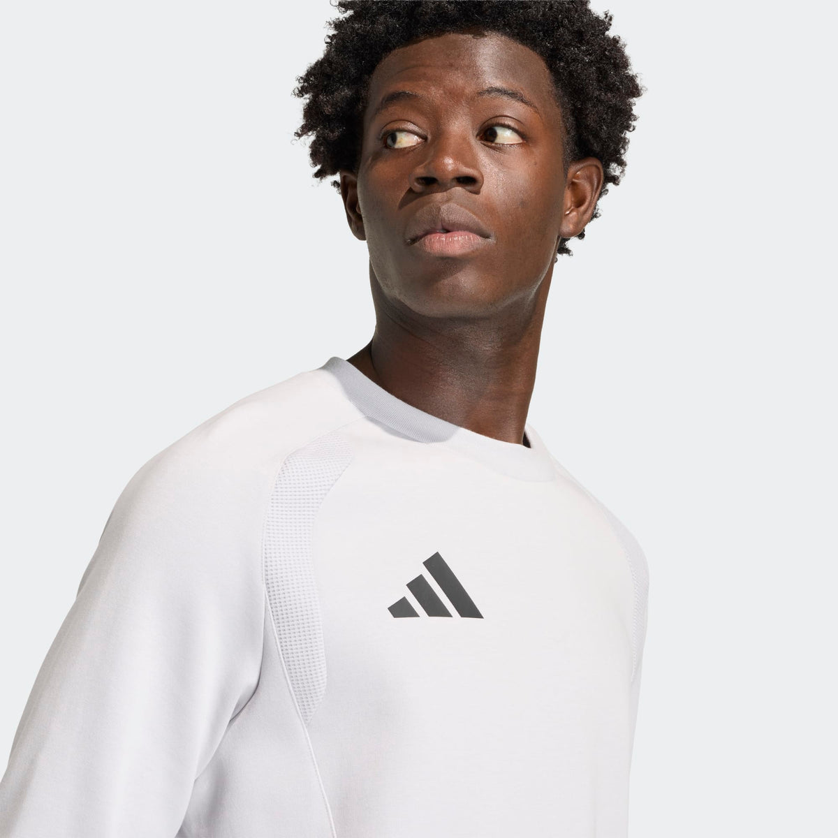 adidas TIRO TRAVEL CREW Sweatshirt product image 6, provided for visual reference and product detail review