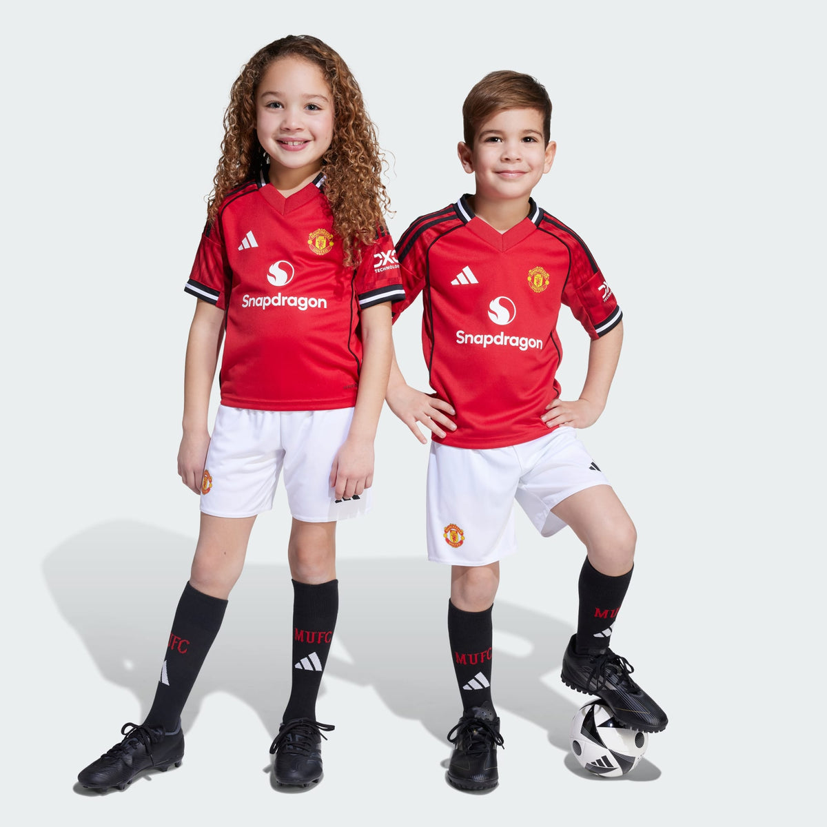 adidas Manchester United 25/26 Home Mini Kit Kids product image 1, provided for visual reference and product detail review