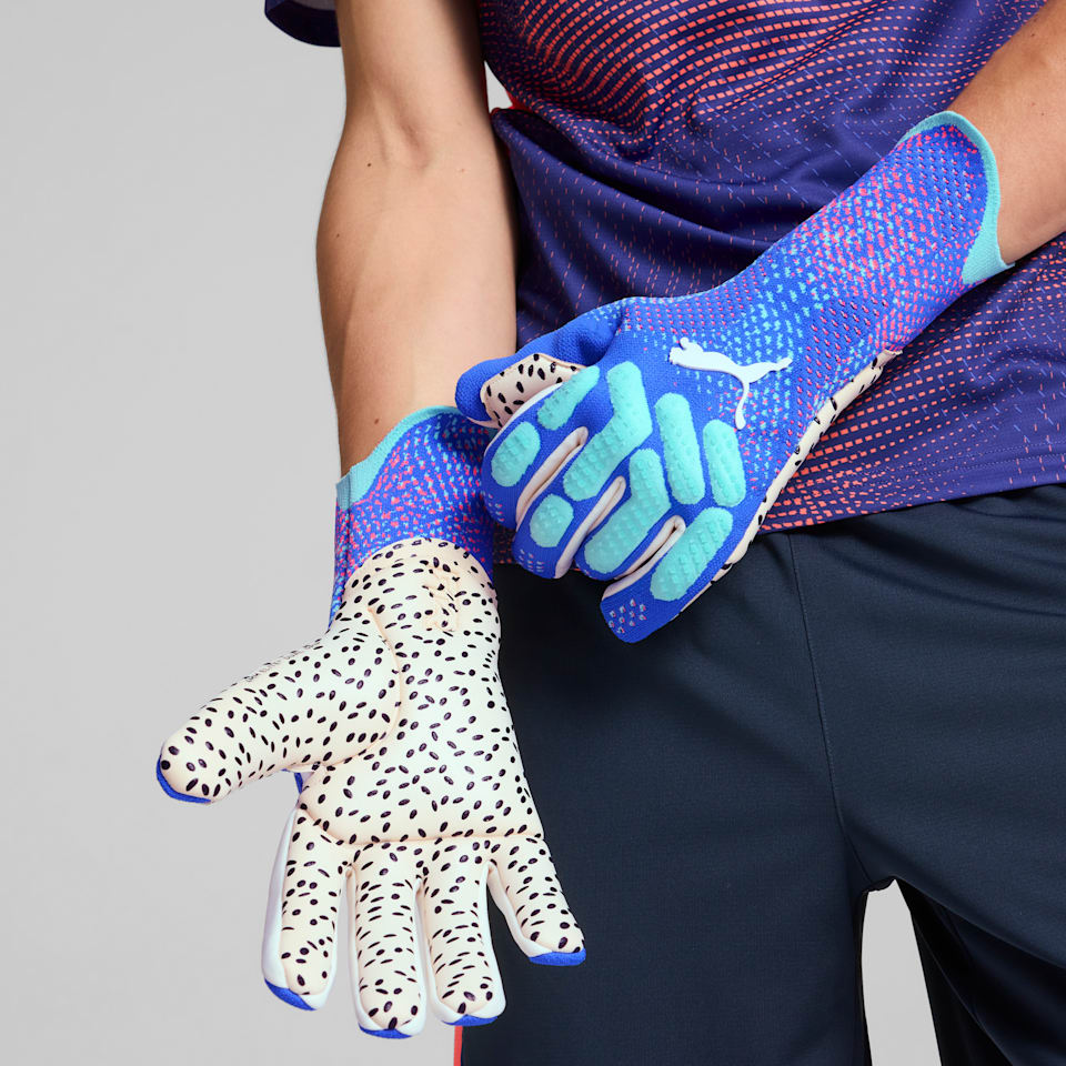 Puma FUTURE Ultimate NC Goalkeeper Gloves product image 3, provided for visual reference and product detail review