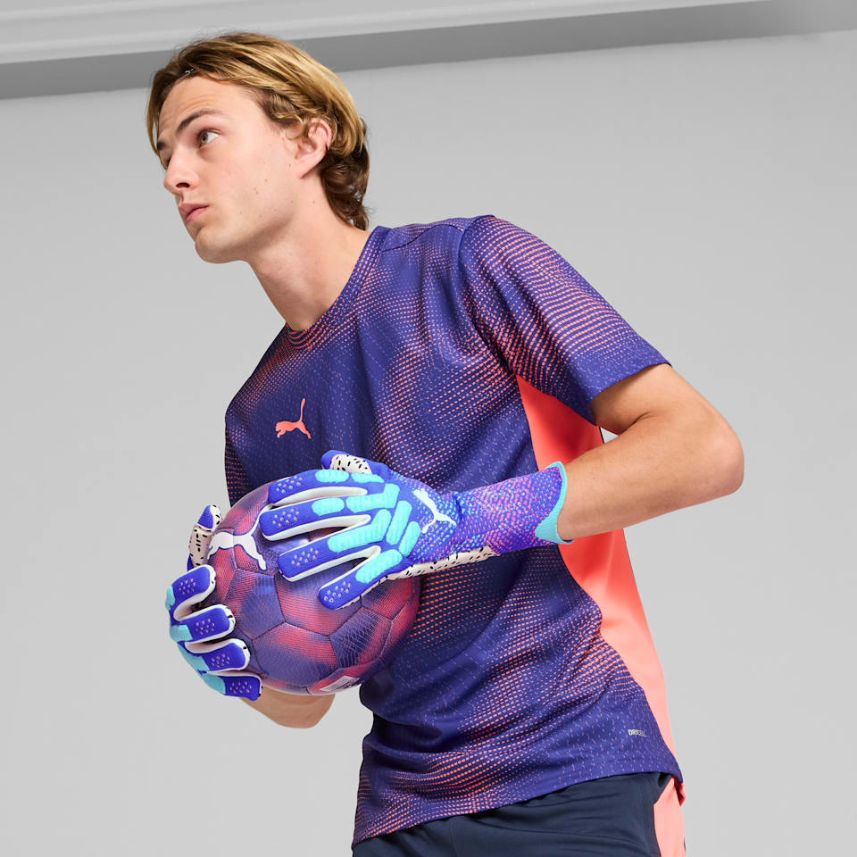 Puma FUTURE Ultimate NC Goalkeeper Gloves product image 2, provided for visual reference and product detail review